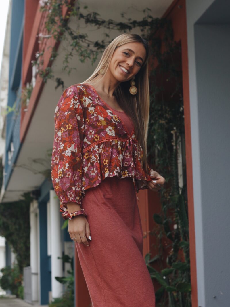 primavera, upcycle pt brand, clothes, crafts living, slow fashion, blusa jacarandá, padrão flores quente